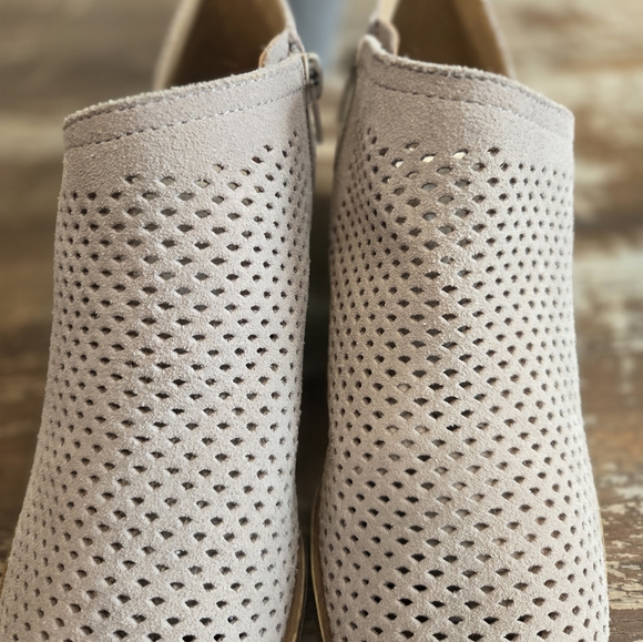 Lucky Brand Shoes - Picture 2 of 7